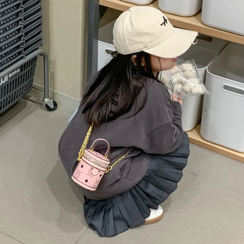 2024新款秋冬时尚女童宝宝手提水桶包洋气女孩单肩斜挎包儿童包包