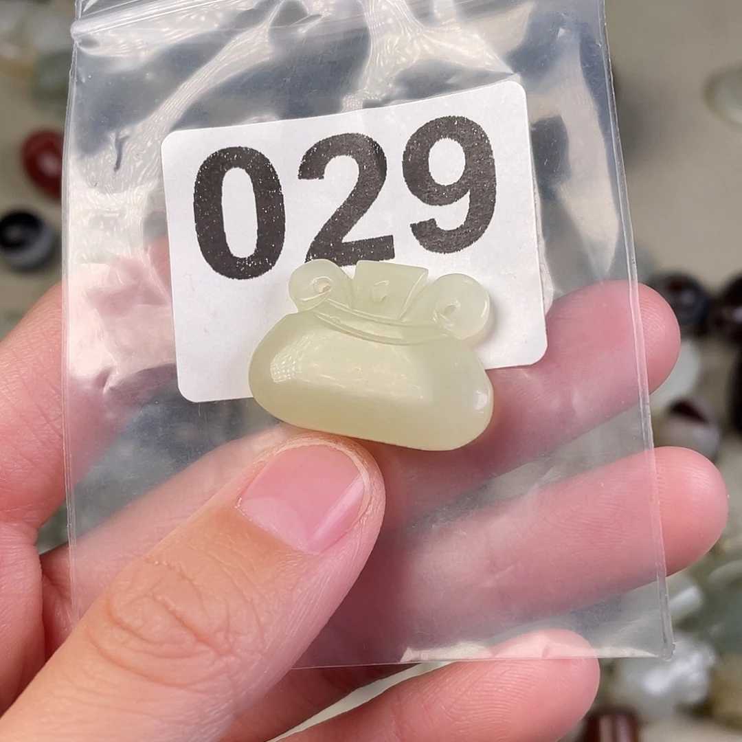 和田玉（糖玉）未镶嵌颈饰