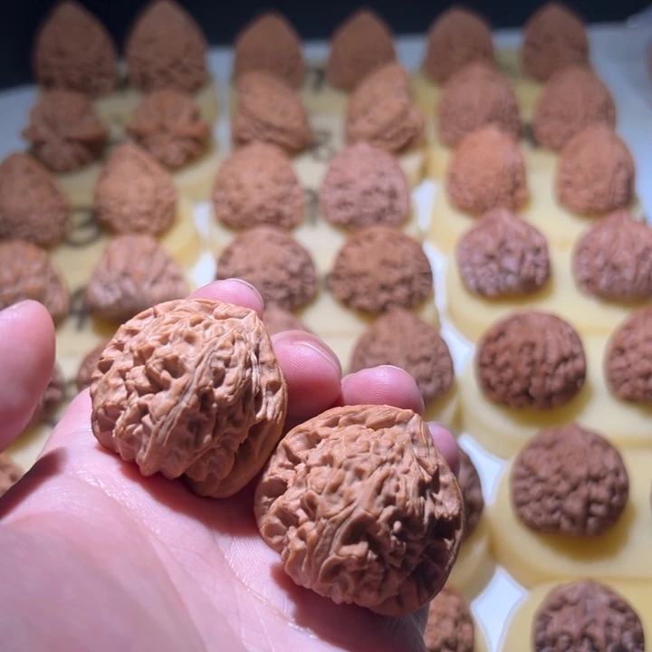 文玩核桃吊坠三角白37