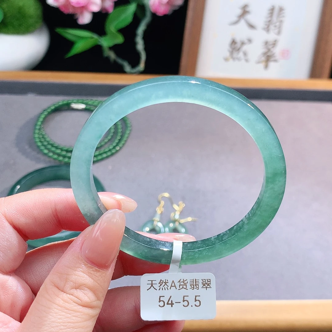 未镶嵌手镯（圆镯）翡翠