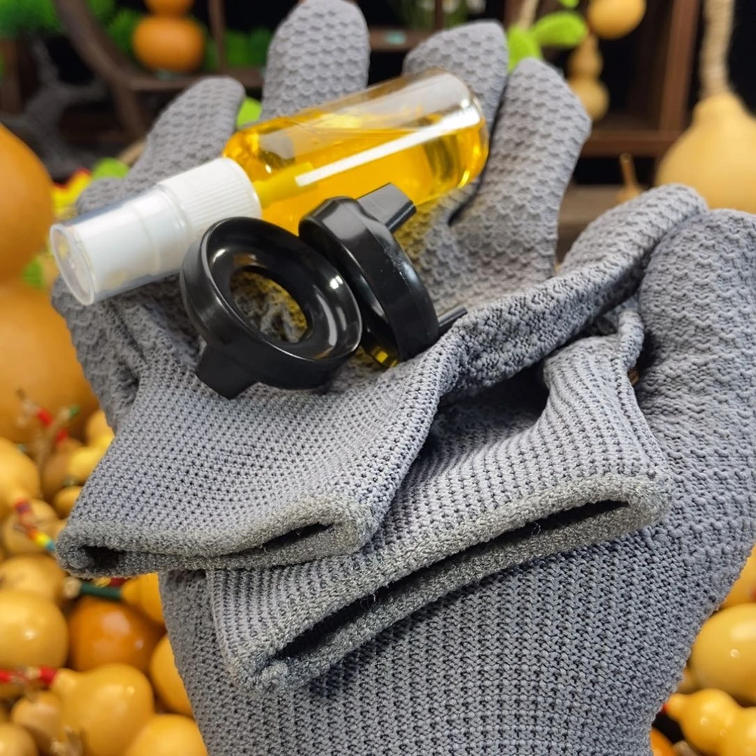1副加厚菠萝手套+2瓶文玩橄榄油+2底座