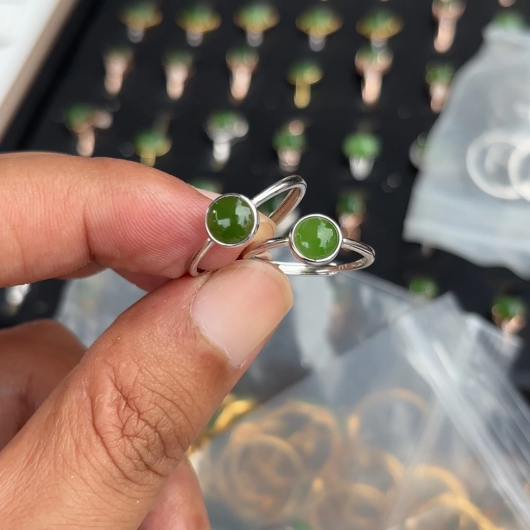 银S925镶嵌和田玉（碧玉）笔搁戒指。拍一发一