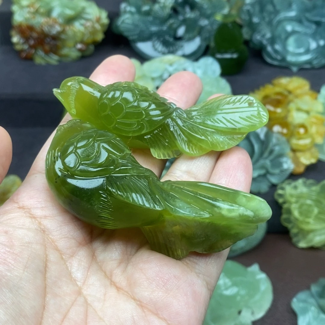 南***娘未镶嵌蛇纹石玉吊坠(赠链)