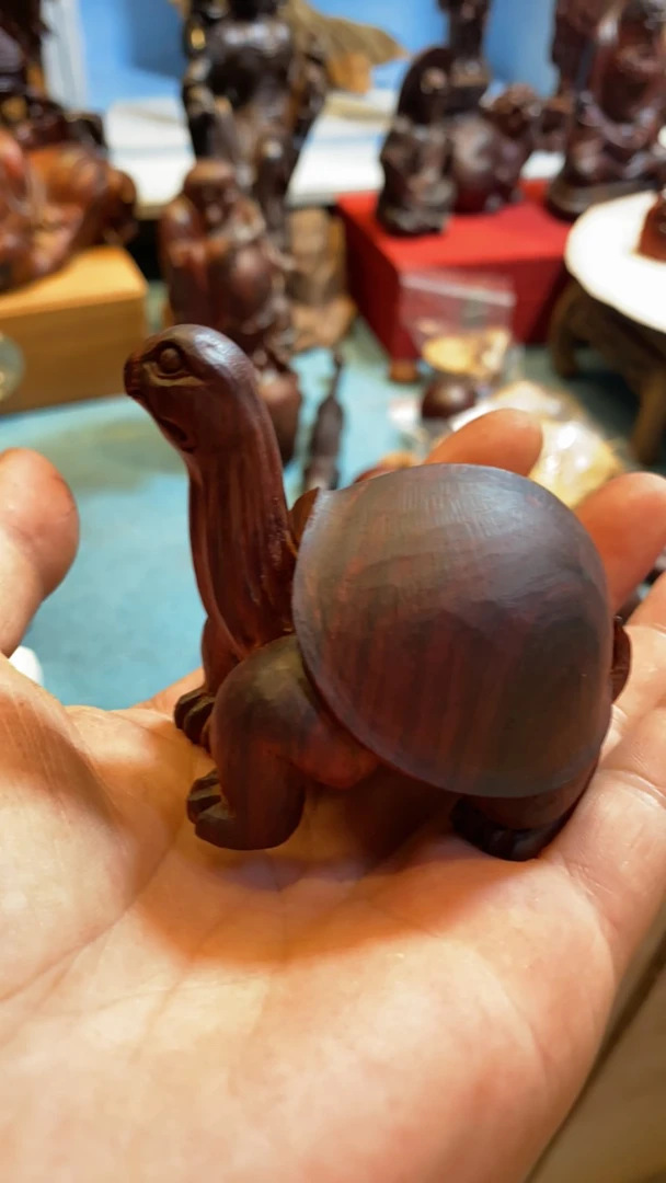 小叶紫檀手工雕刻乌龟手把件文玩把玩物件