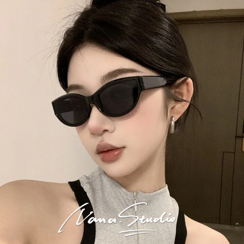 jennie同款墨镜女户外拍照墨镜太阳镜复古辣妹猫眼小框gm眼镜欧美