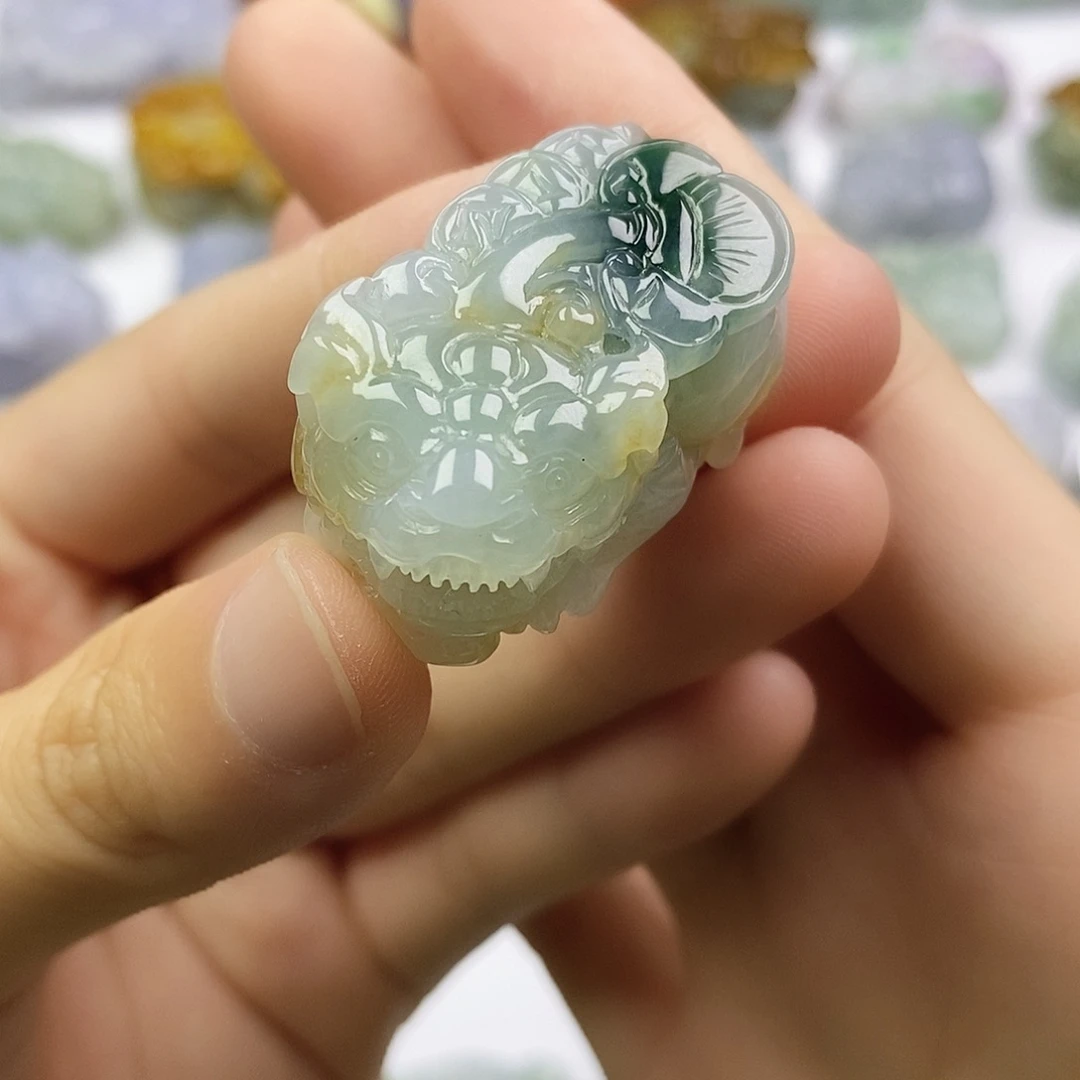 翡翠未镶嵌颈饰貔貅