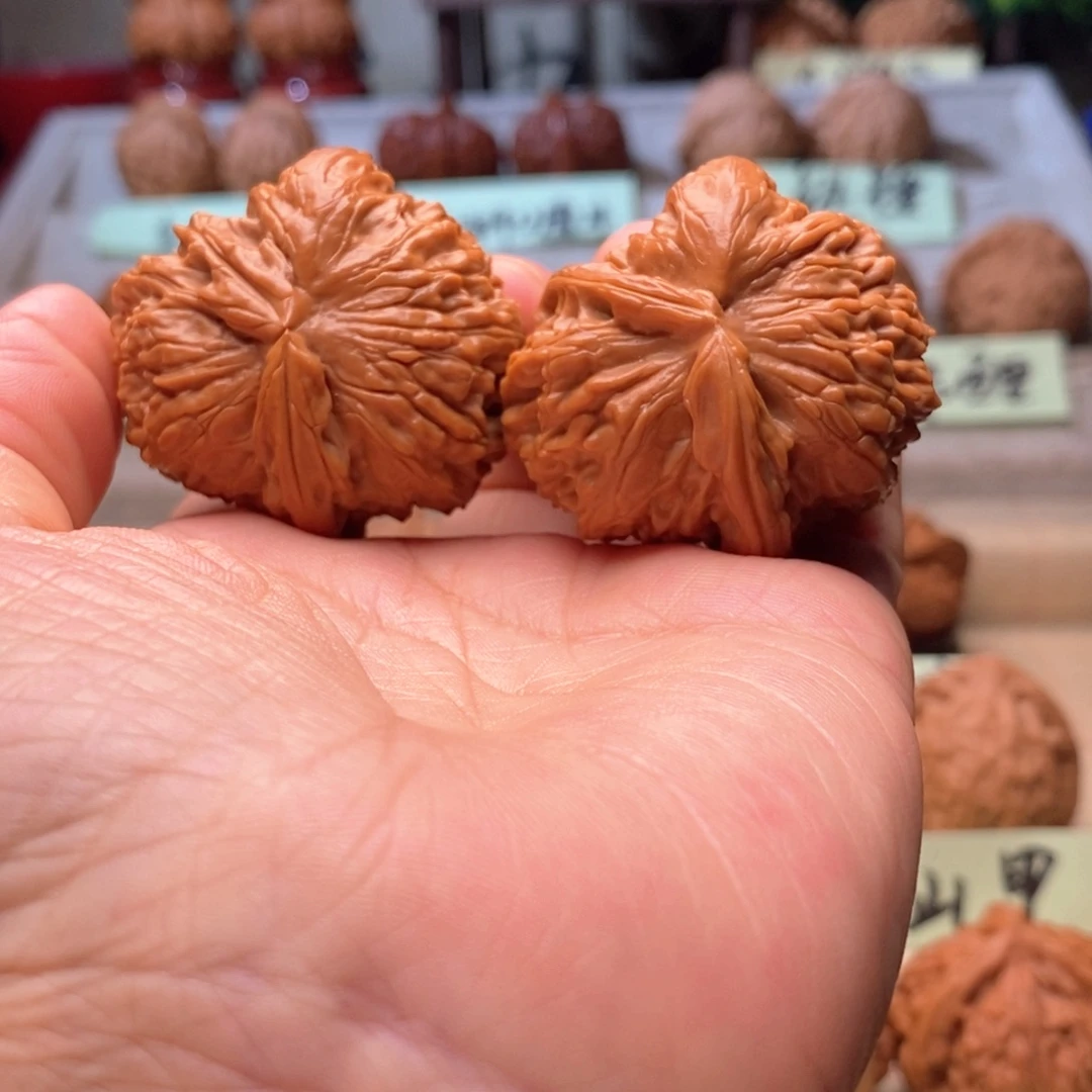 小***岩把件文玩核桃白狮子犀牛