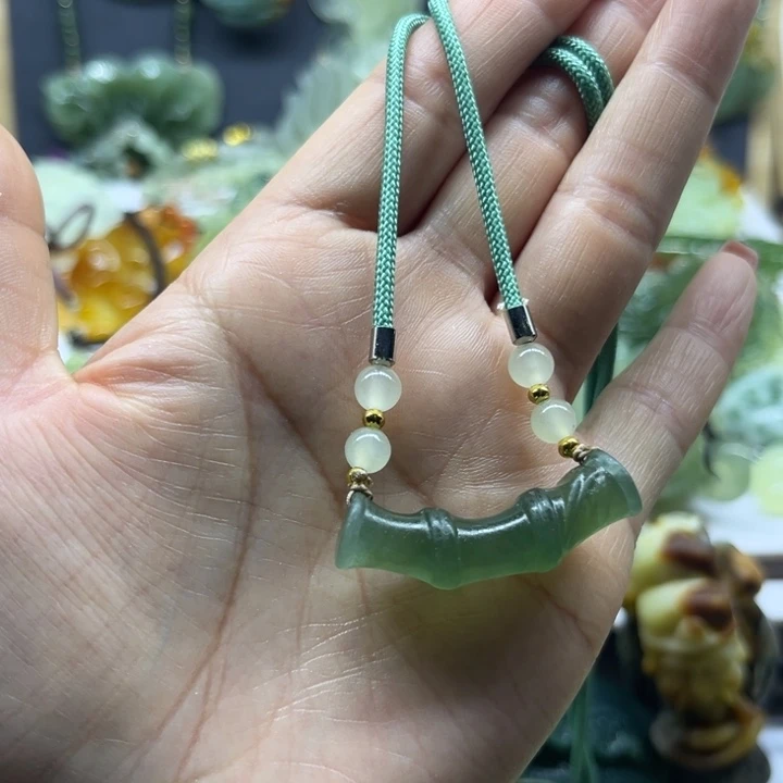 蛇纹石玉未镶嵌颈饰