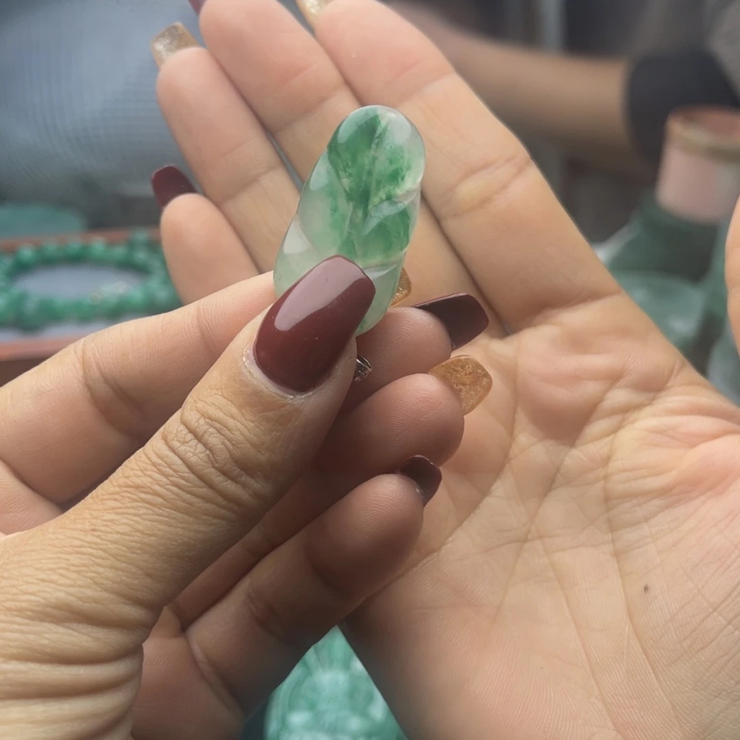 石英质玉颈饰未镶嵌
