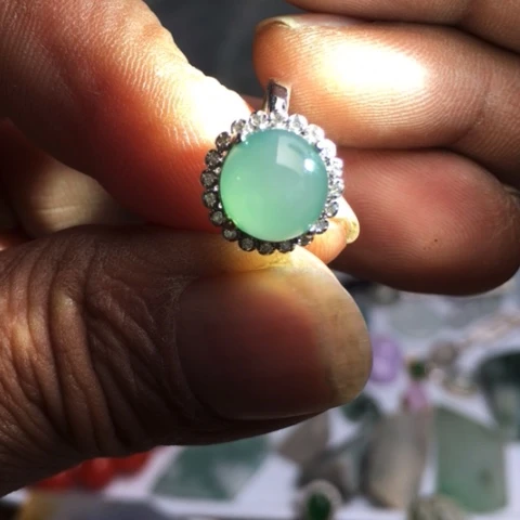 翡翠散珠天然翡翠天空蓝戒面