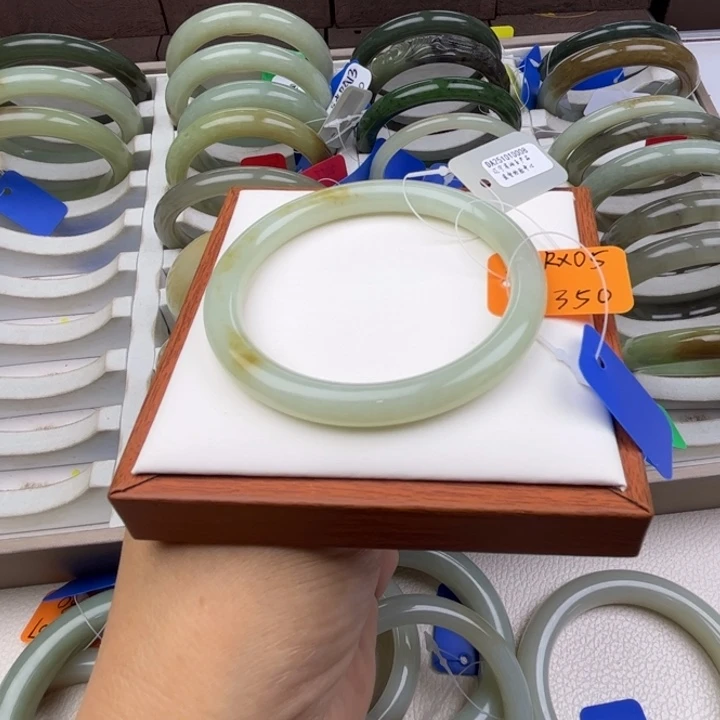 未镶嵌手镯和田玉七月