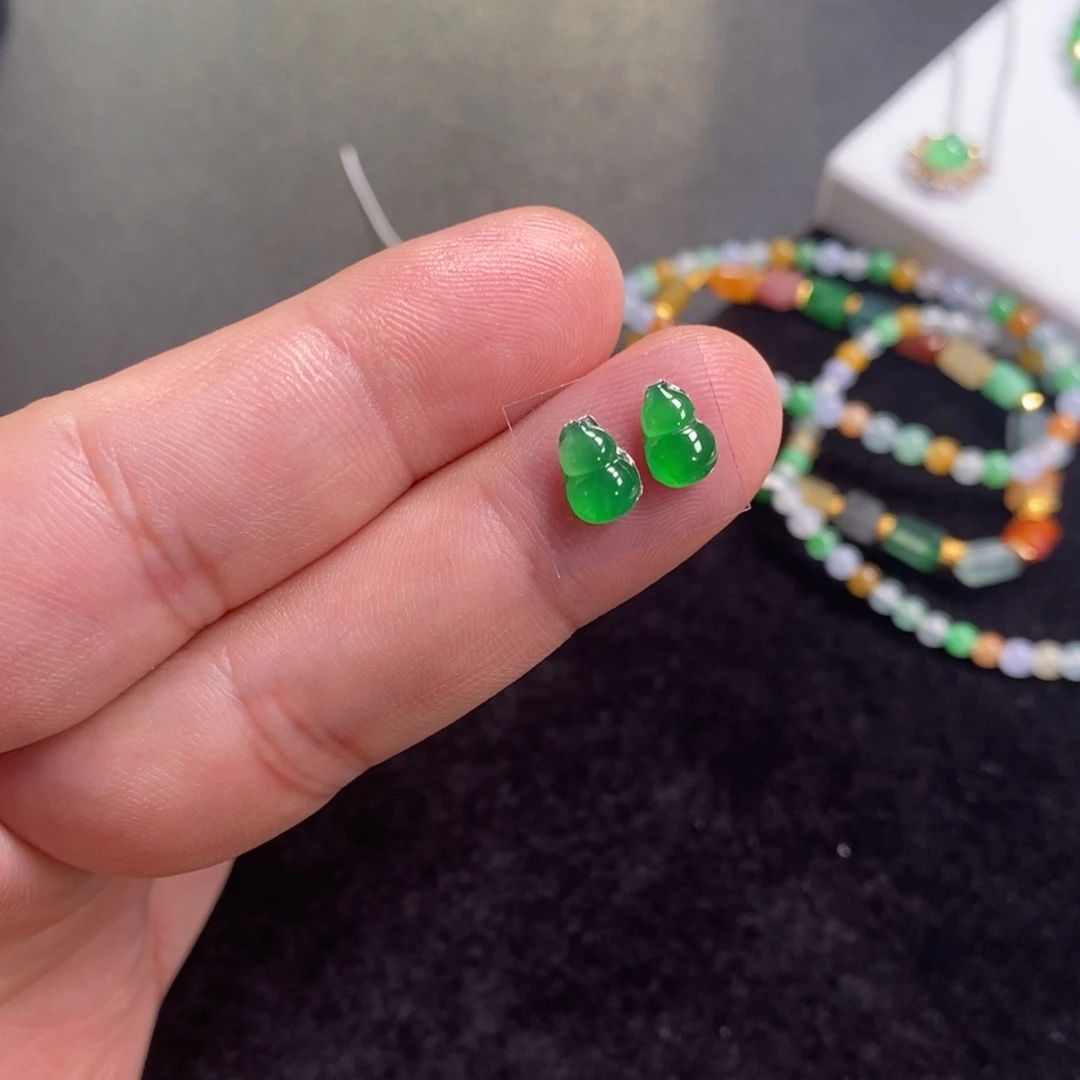 翡翠裸石阳绿葫芦