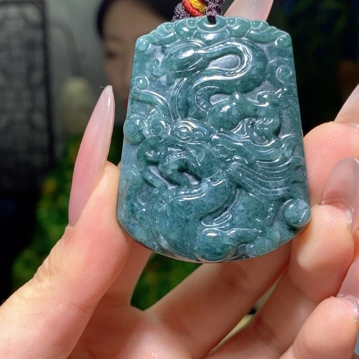 翡翠挂件未镶嵌翡翠