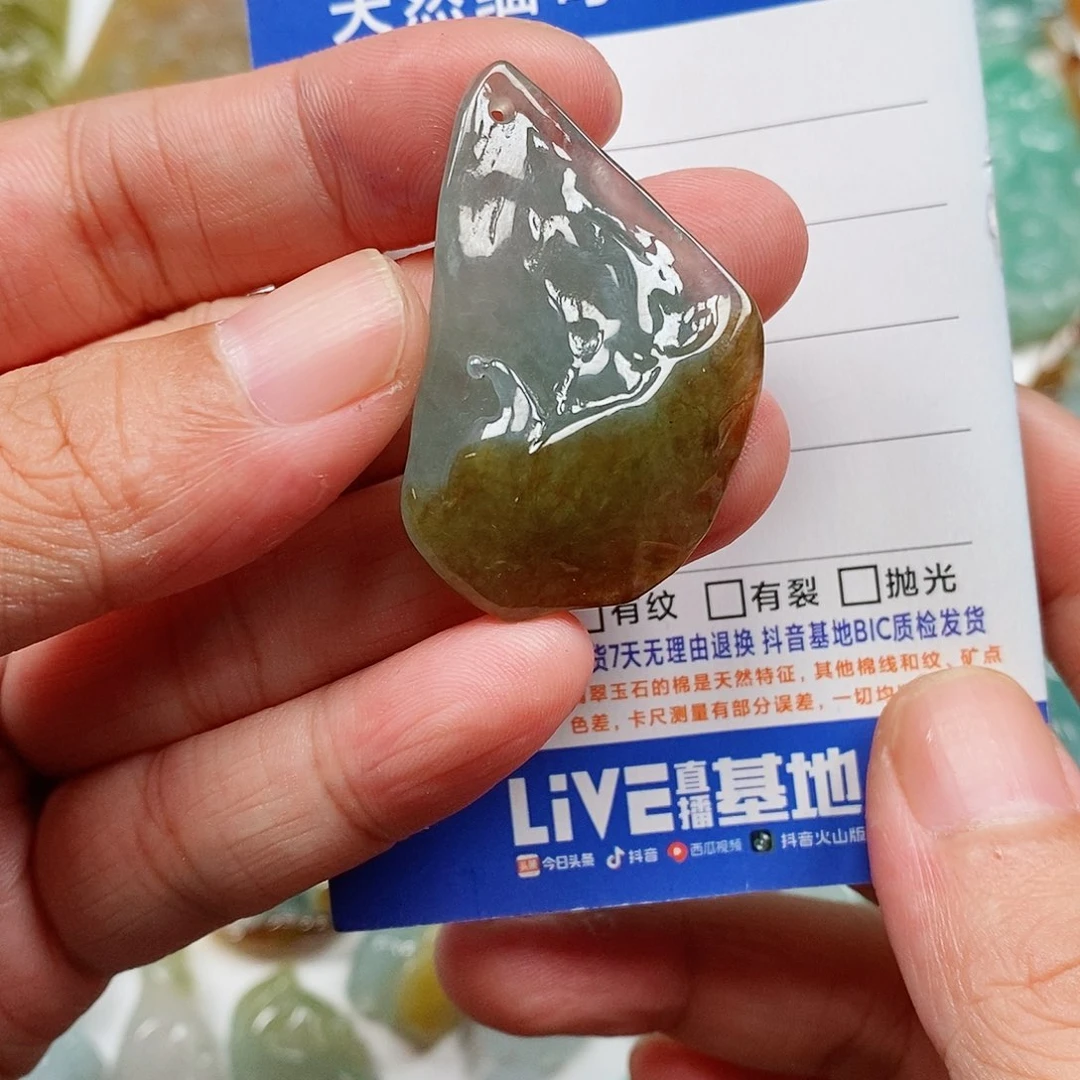 翡翠未镶嵌颈饰悟道