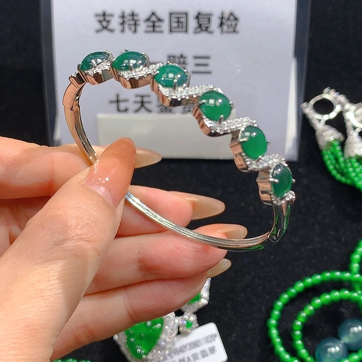 翡翠手链未镶嵌，