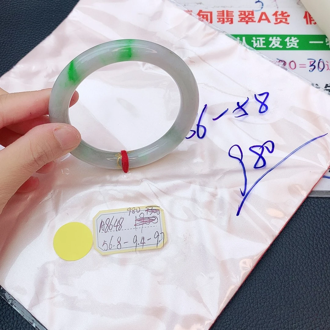 翡翠手镯未镶嵌我