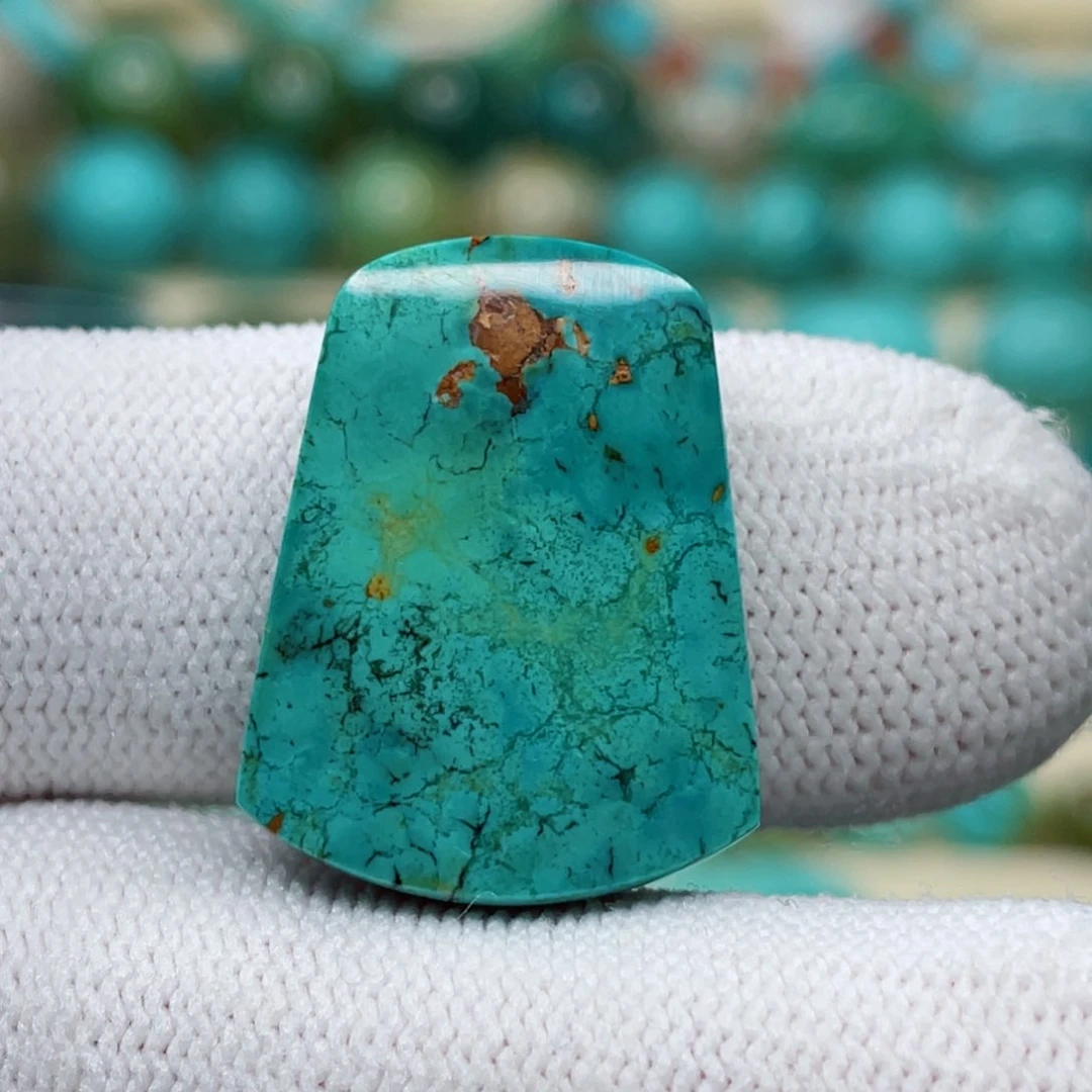 绿松石未镶嵌颈饰