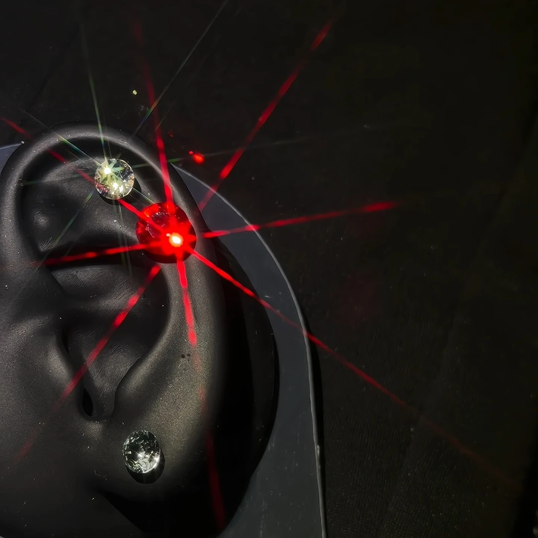 钛合金耳饰 红色爆闪华子6mm耳钉F136防过敏养耳洞内螺旋0.9牙口