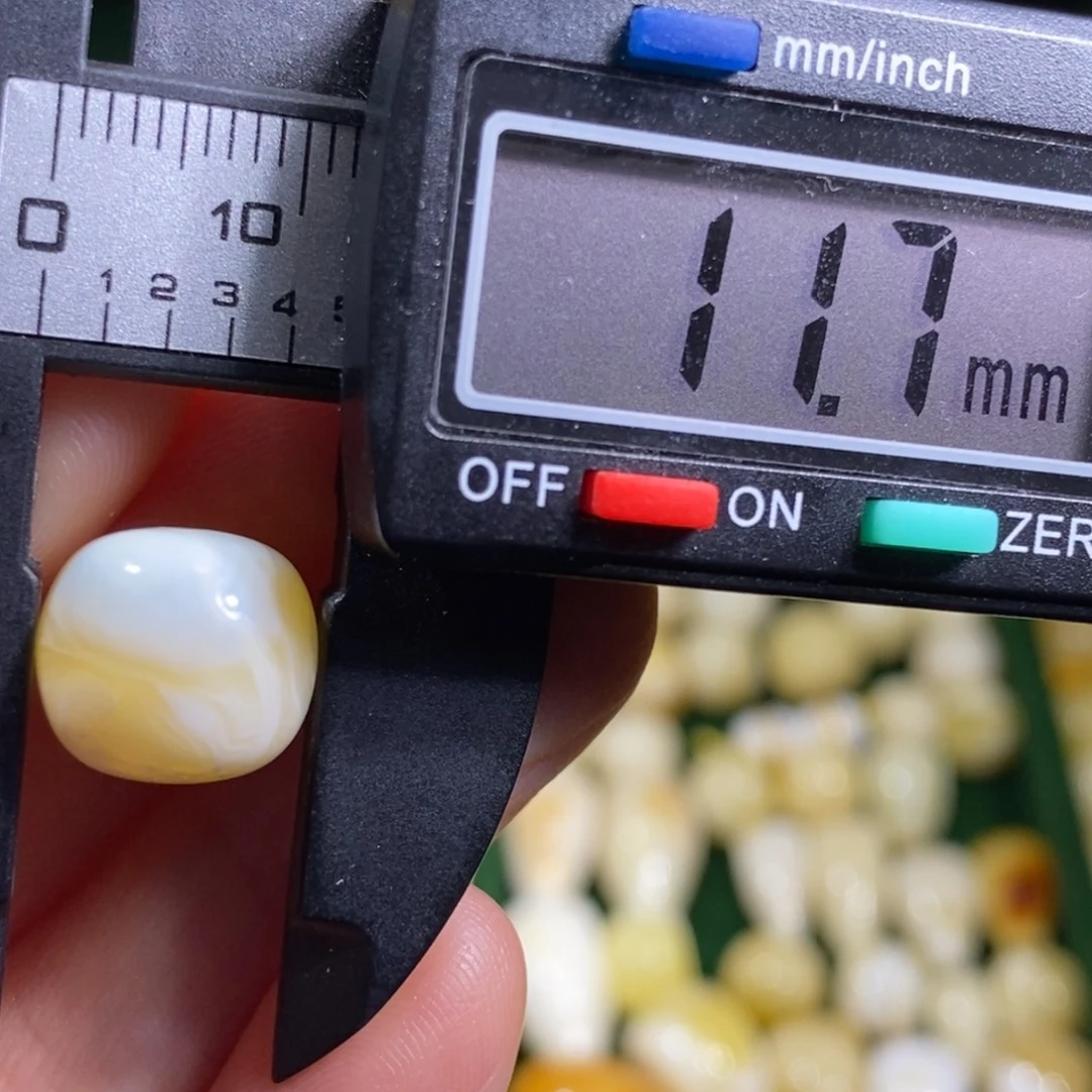 蜜蜡未镶嵌裸石配饰