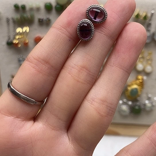 蛇纹石玉未镶嵌耳钉