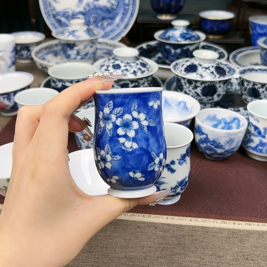 景德镇陶瓷微瑕杯。 景德镇