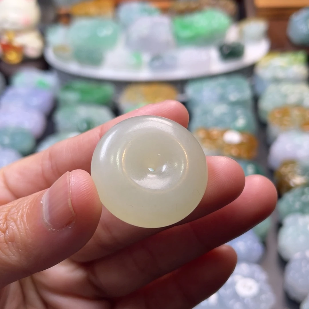 和田玉（糖玉）未镶嵌颈饰平安扣
