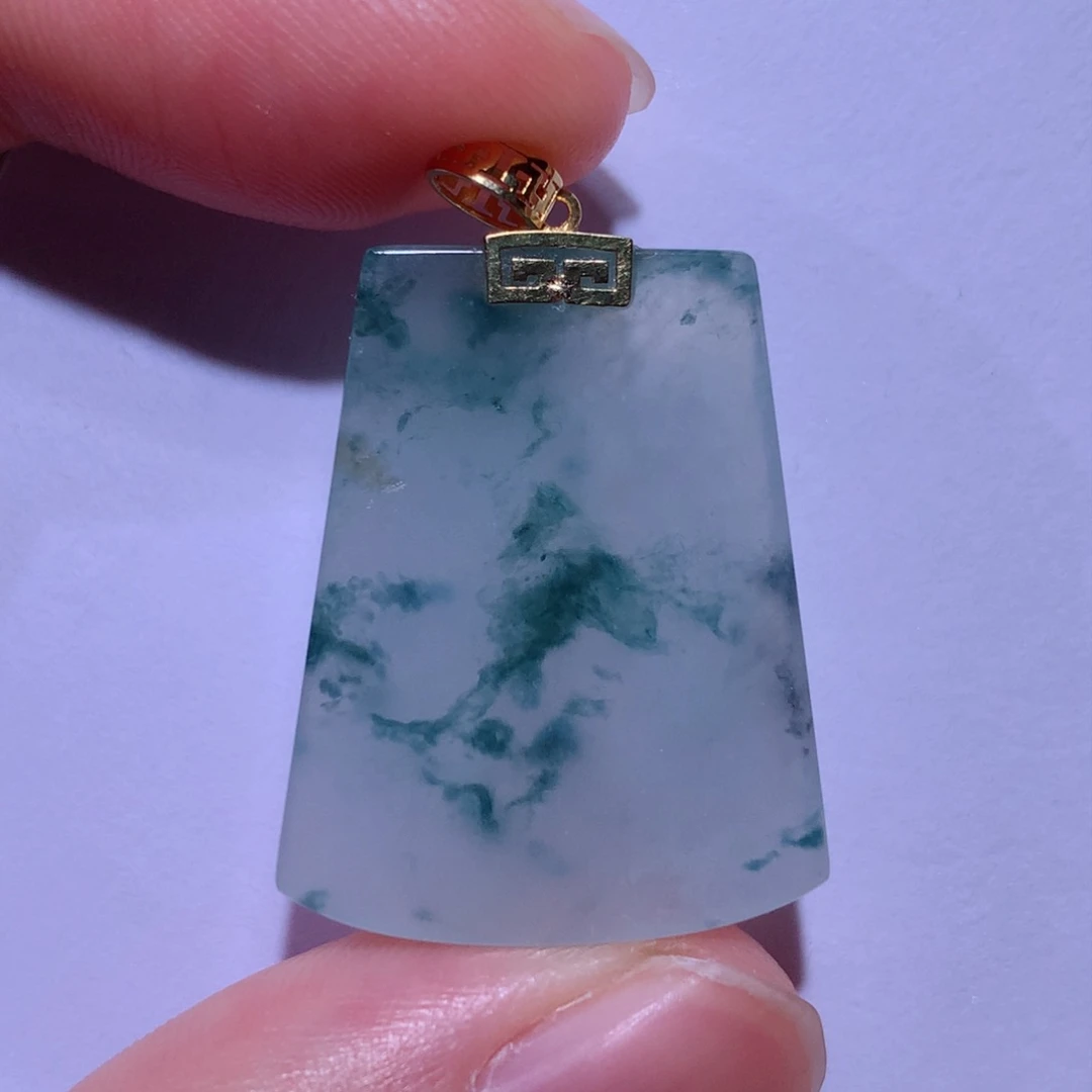 翡翠颈饰18K金镶嵌无事牌