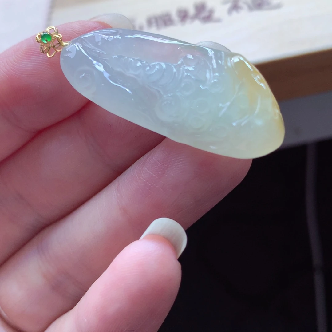翡翠颈饰18K金镶嵌吊坠
