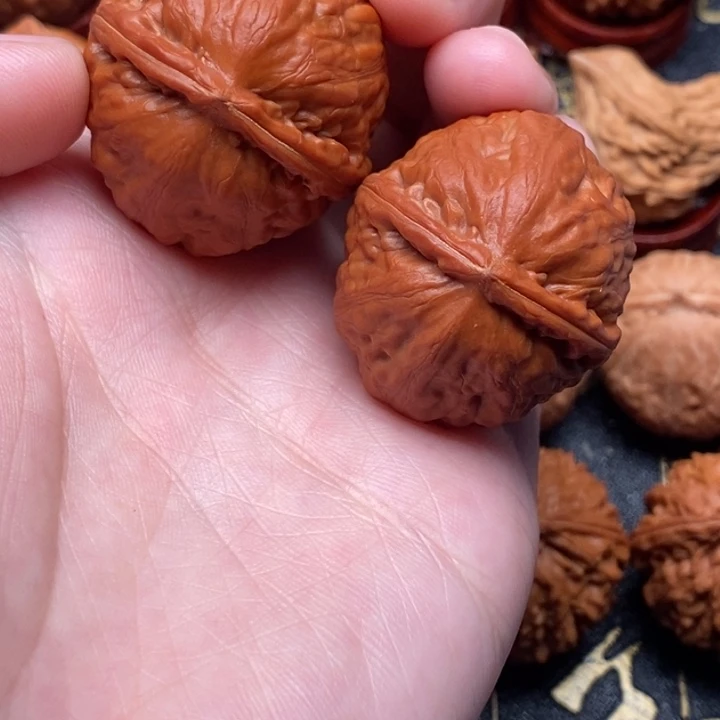 文玩核桃吊坠虎头王