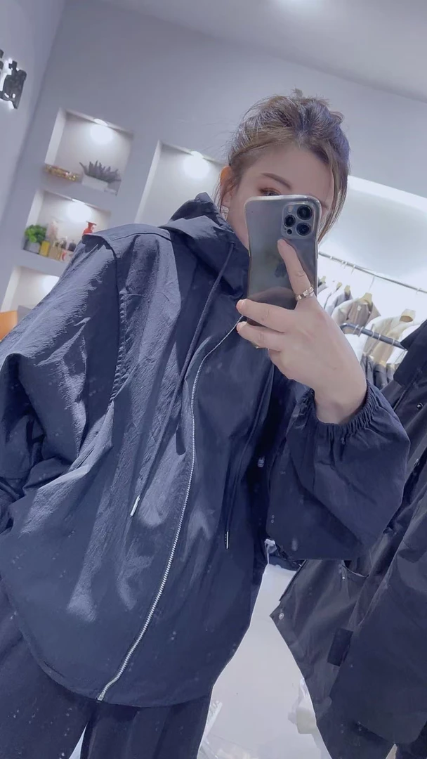 休闲带帽拉链外套