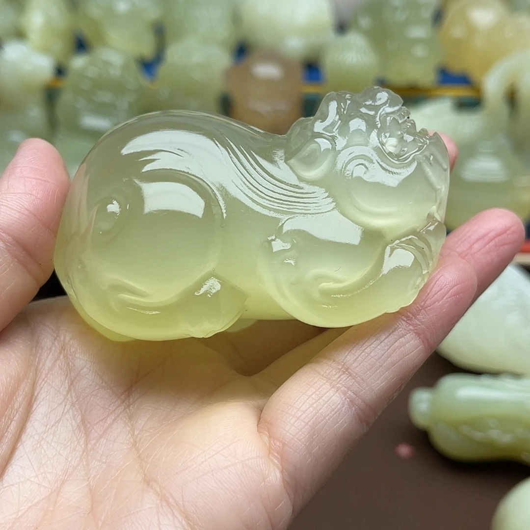 永***春玉天然桌面小摆件