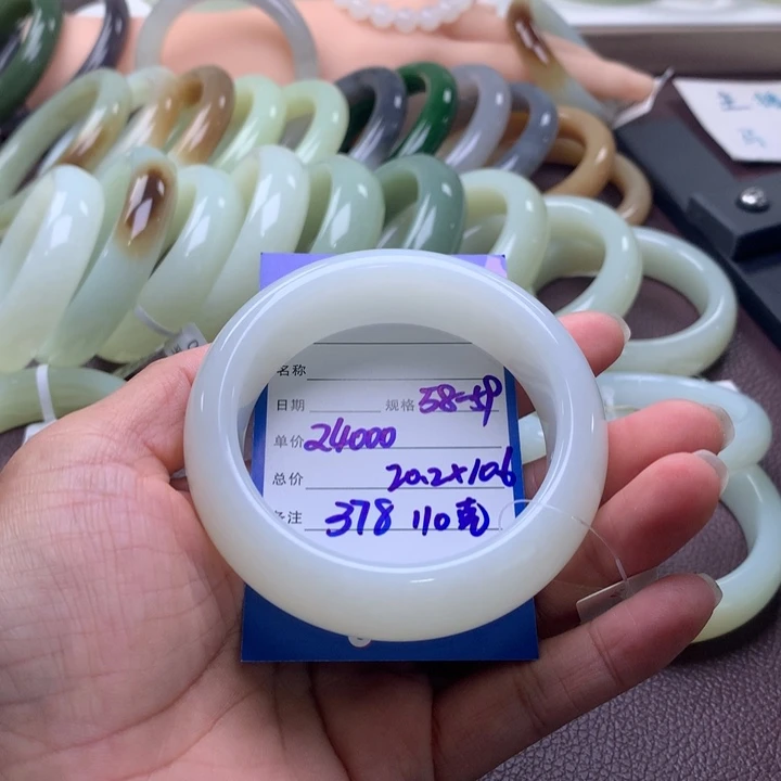 润***芳未镶嵌手镯和田玉