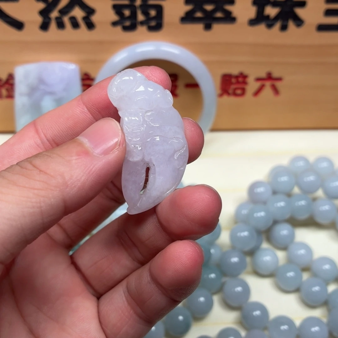 翡翠未镶嵌颈饰螃蟹脚