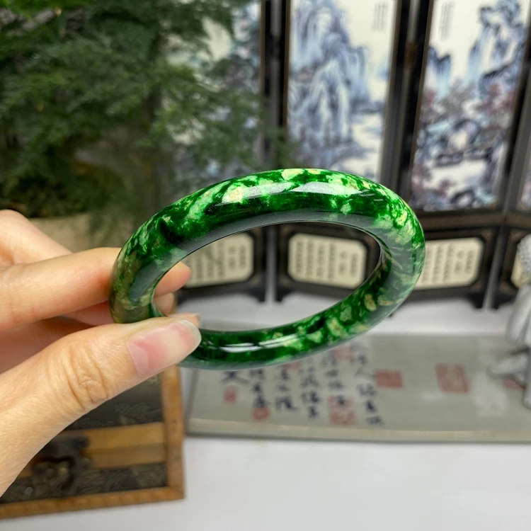 58老种阳绿圆条手镯 天然翡翠A货手镯