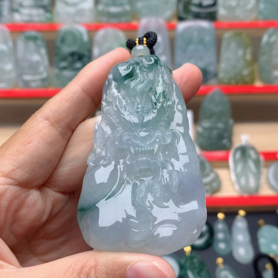翡翠颈饰未镶嵌苍**龙龙
