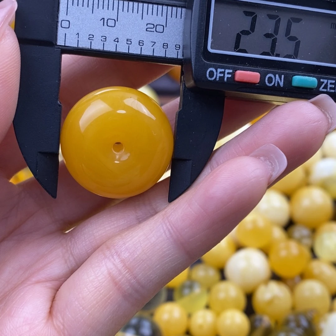 琥珀裸石未镶嵌扣子