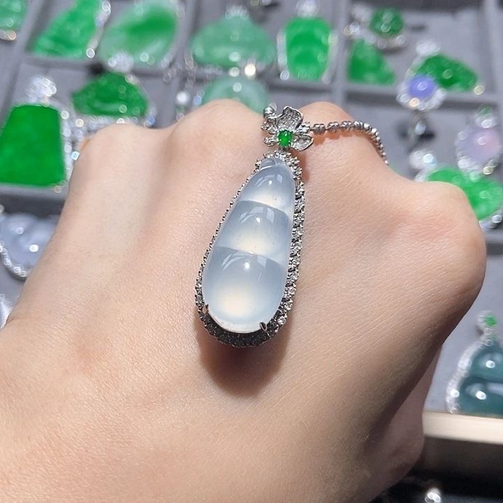 颈饰18K金镶嵌翡翠不含项链