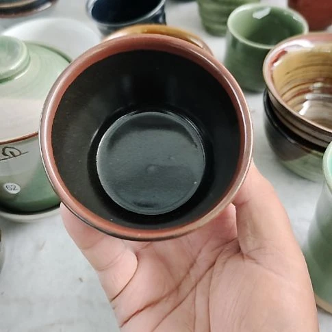 瓷片瓷片，各种摆件，盘，碗，沙锅，均有瑕疵。