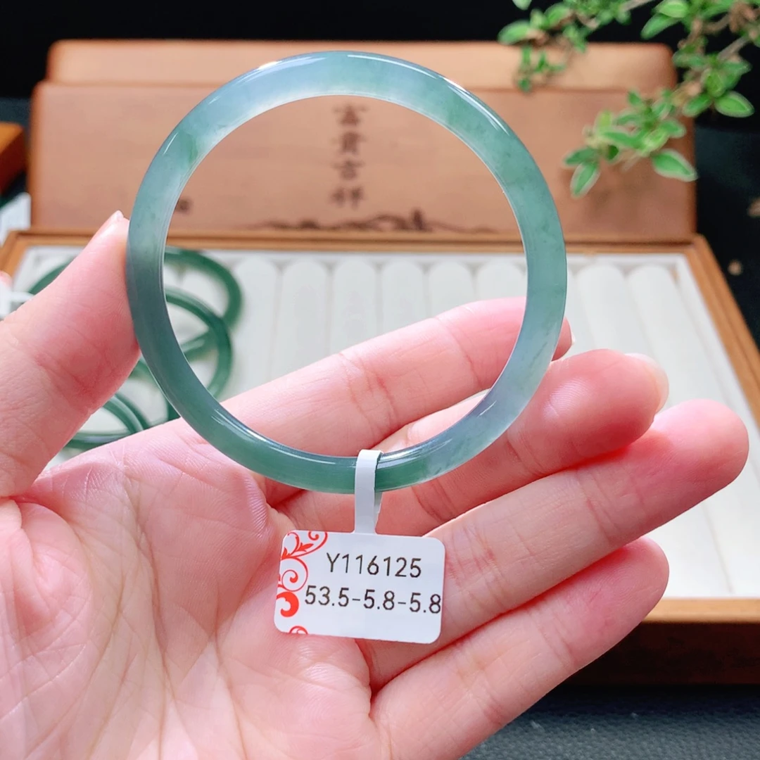 翡翠未镶嵌手镯（圆镯）