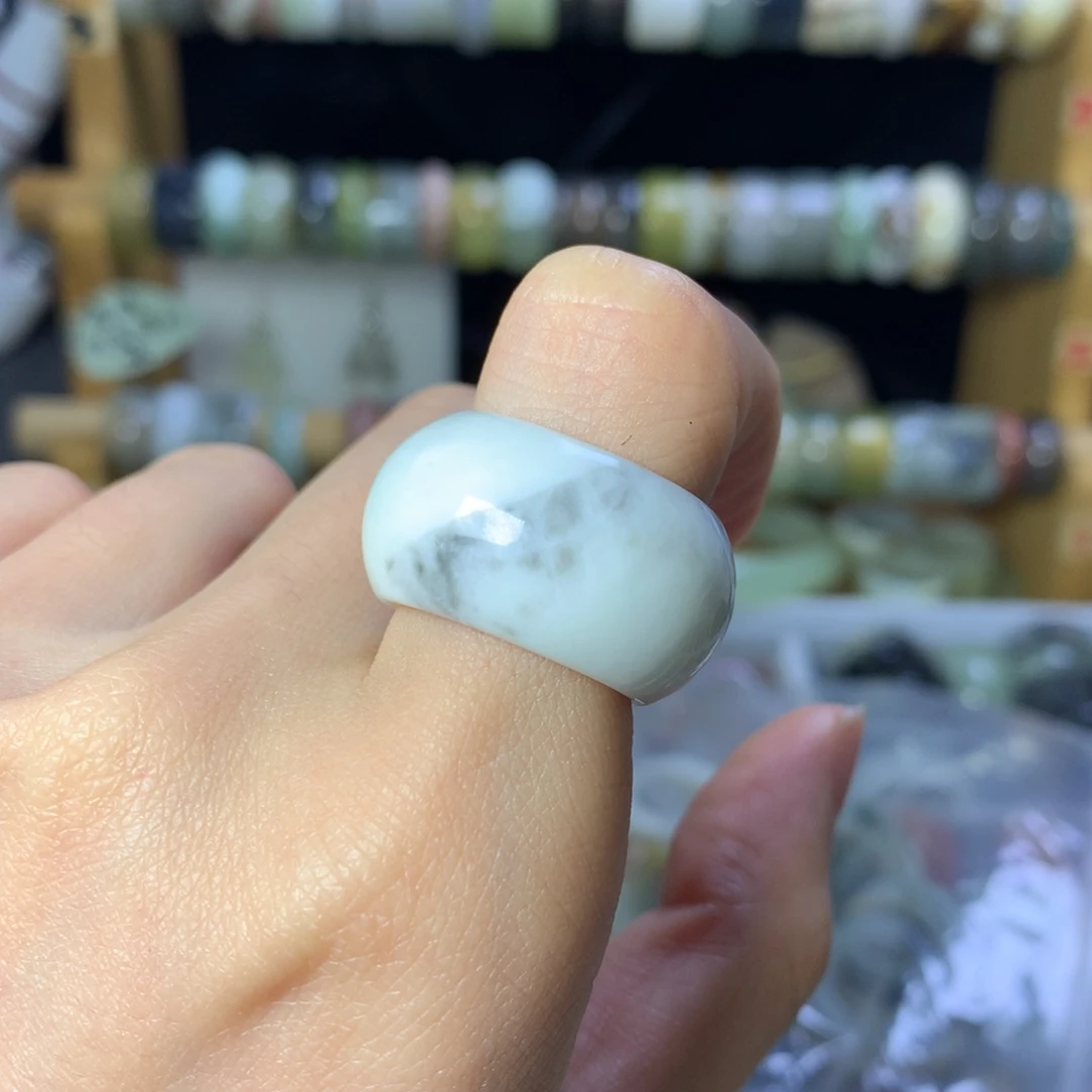 薄****蛇纹石玉合金戒指不退换