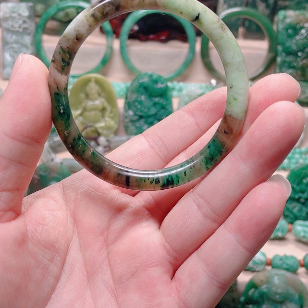 独山玉未镶嵌手镯