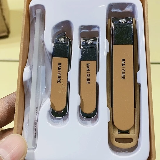 紫砂聚鑫中古杂项瓷器如图所示