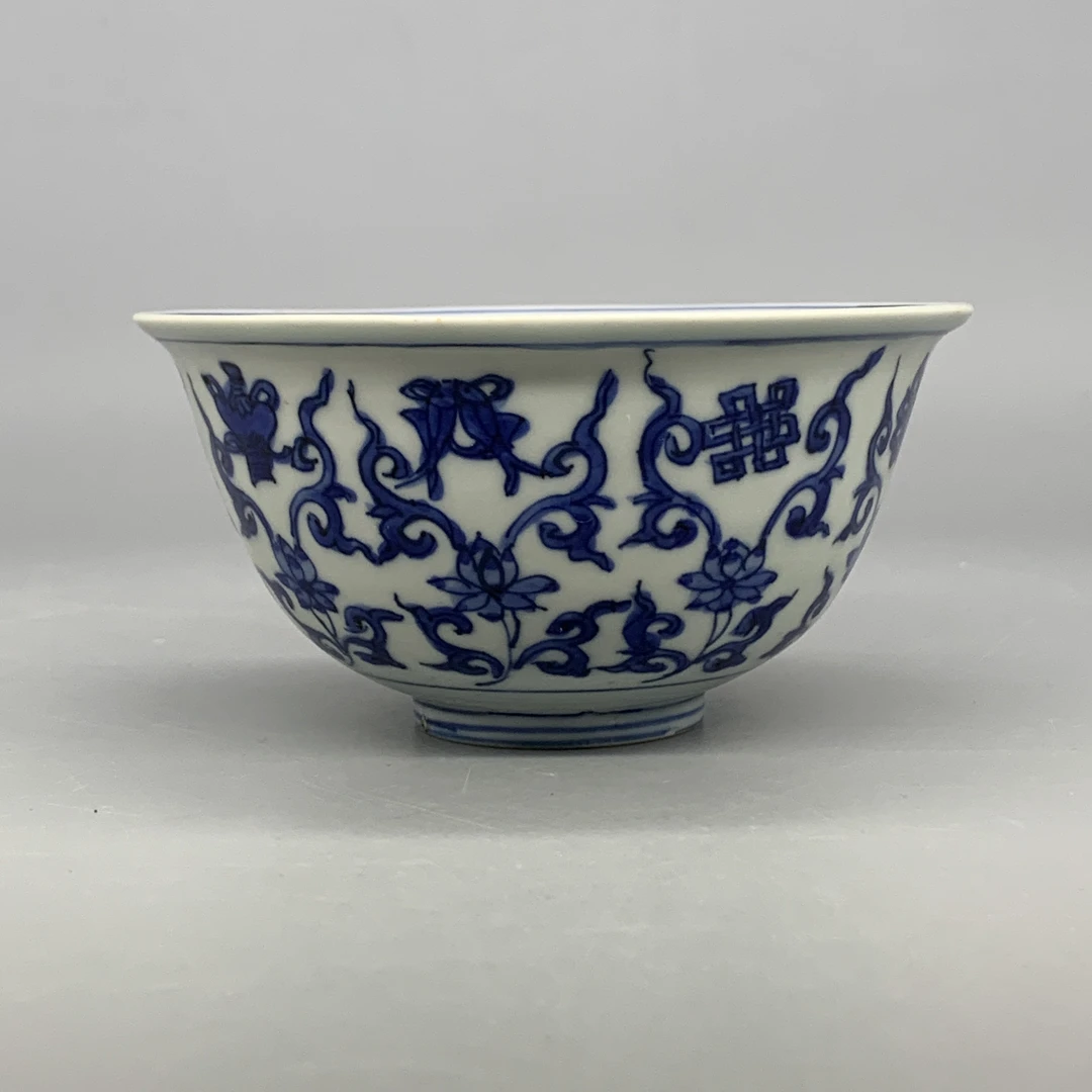 42510068*明万历青花莲托八宝纹碗/瓷器四/江苏省文物总店/J