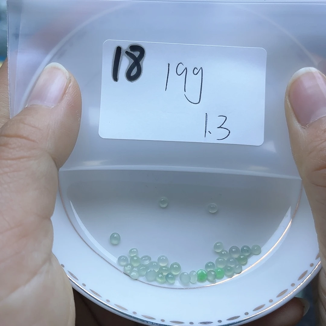 翡翠未镶嵌颈饰不退