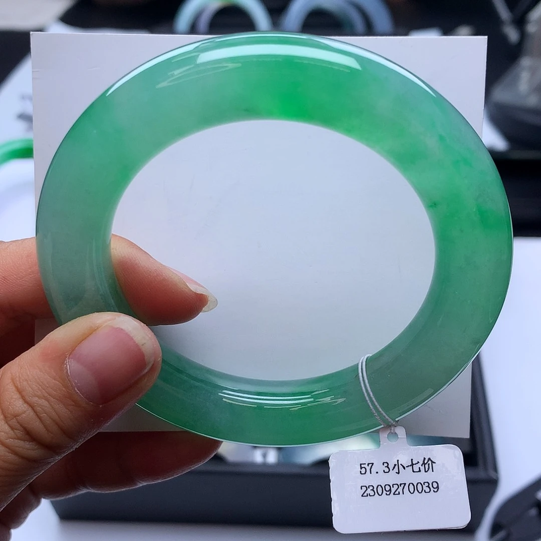 未镶嵌手镯翡翠57.5冰阳绿圆条（定金）