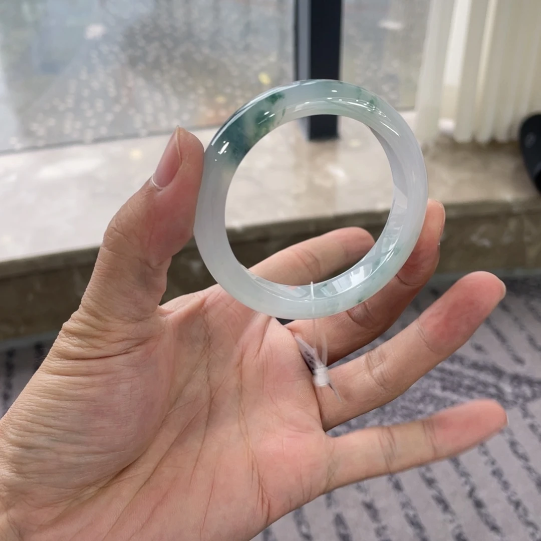 翡翠手镯未镶嵌手镯