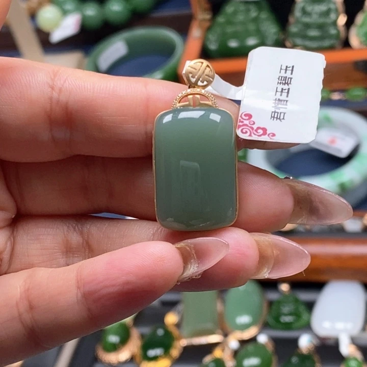和田玉颈饰18K金镶嵌