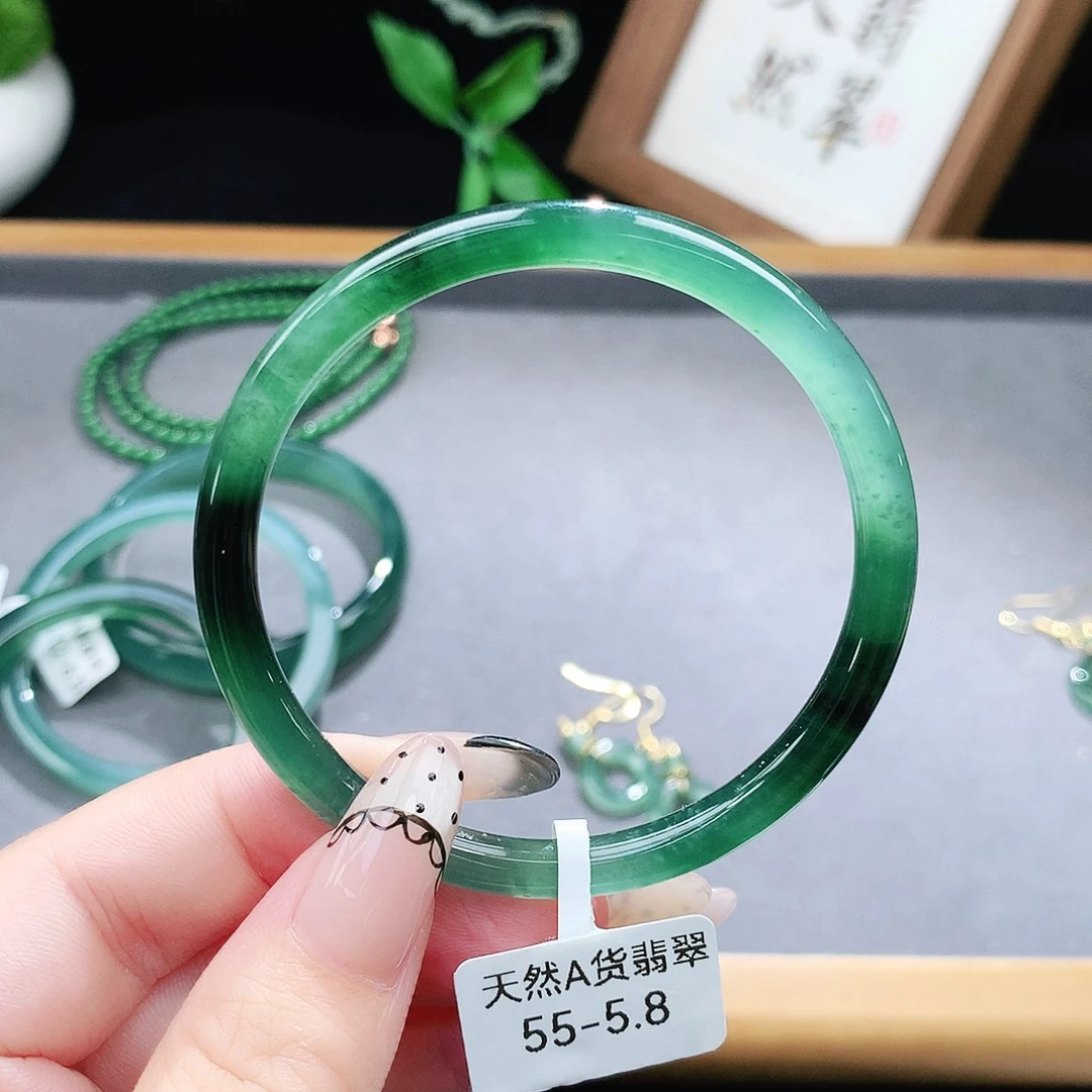 翡翠手镯（圆镯）未镶嵌