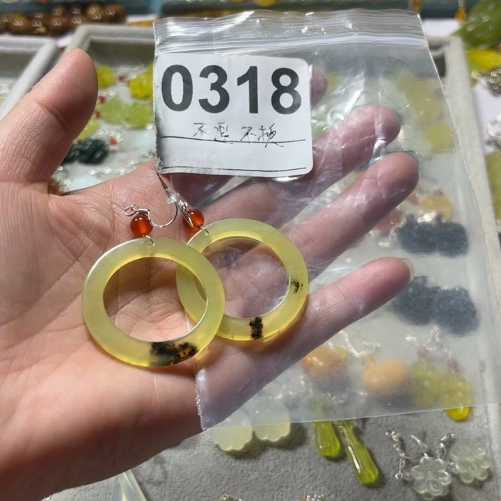 雨***霖蛇纹石玉未镶嵌耳饰