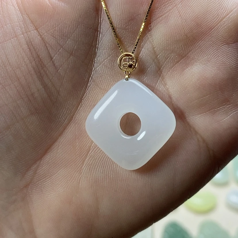 【闪购商品】和田玉18K金镶嵌颈饰